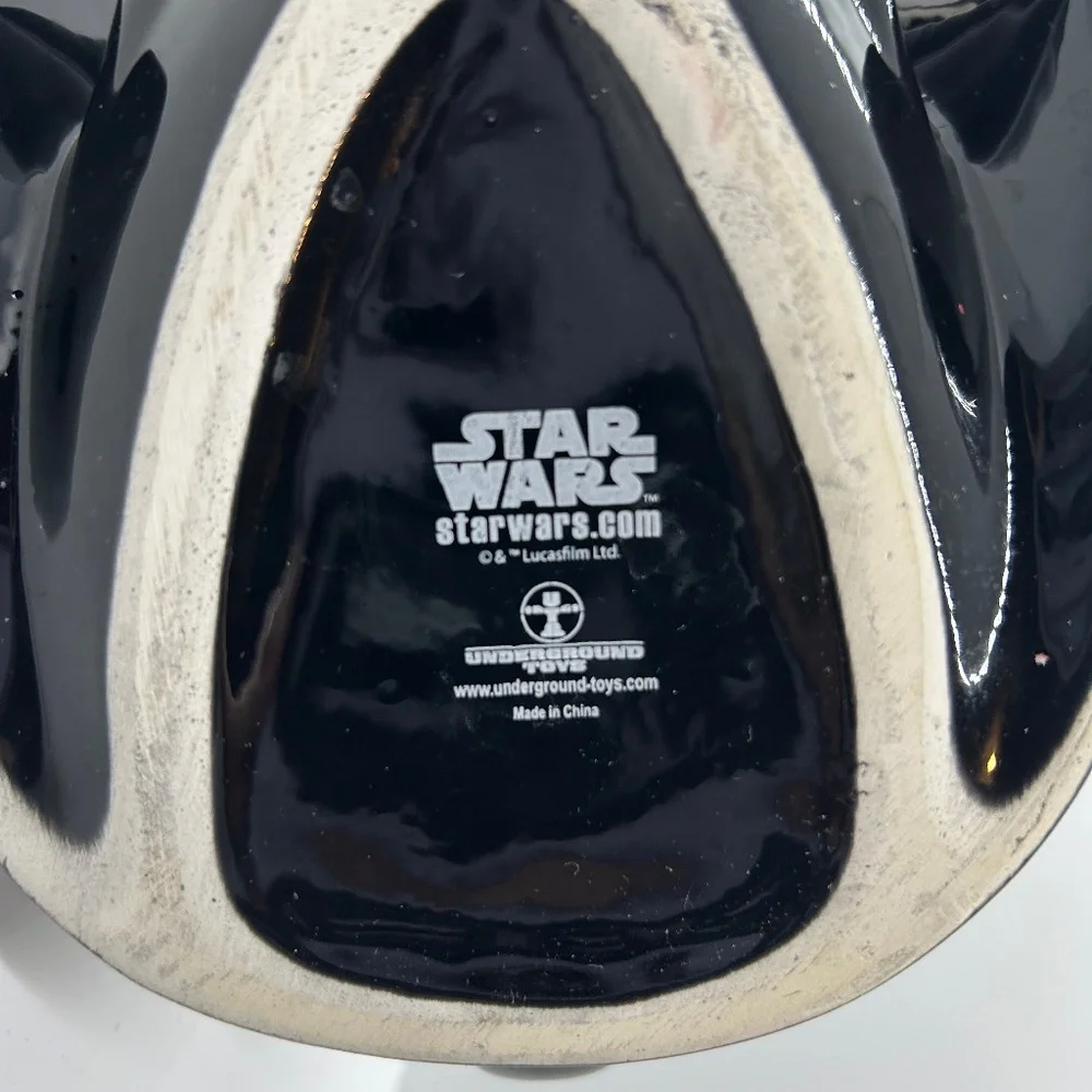 Star Wars 3D sculpted Darth Vader Mug with lid - Picture 4 of 5